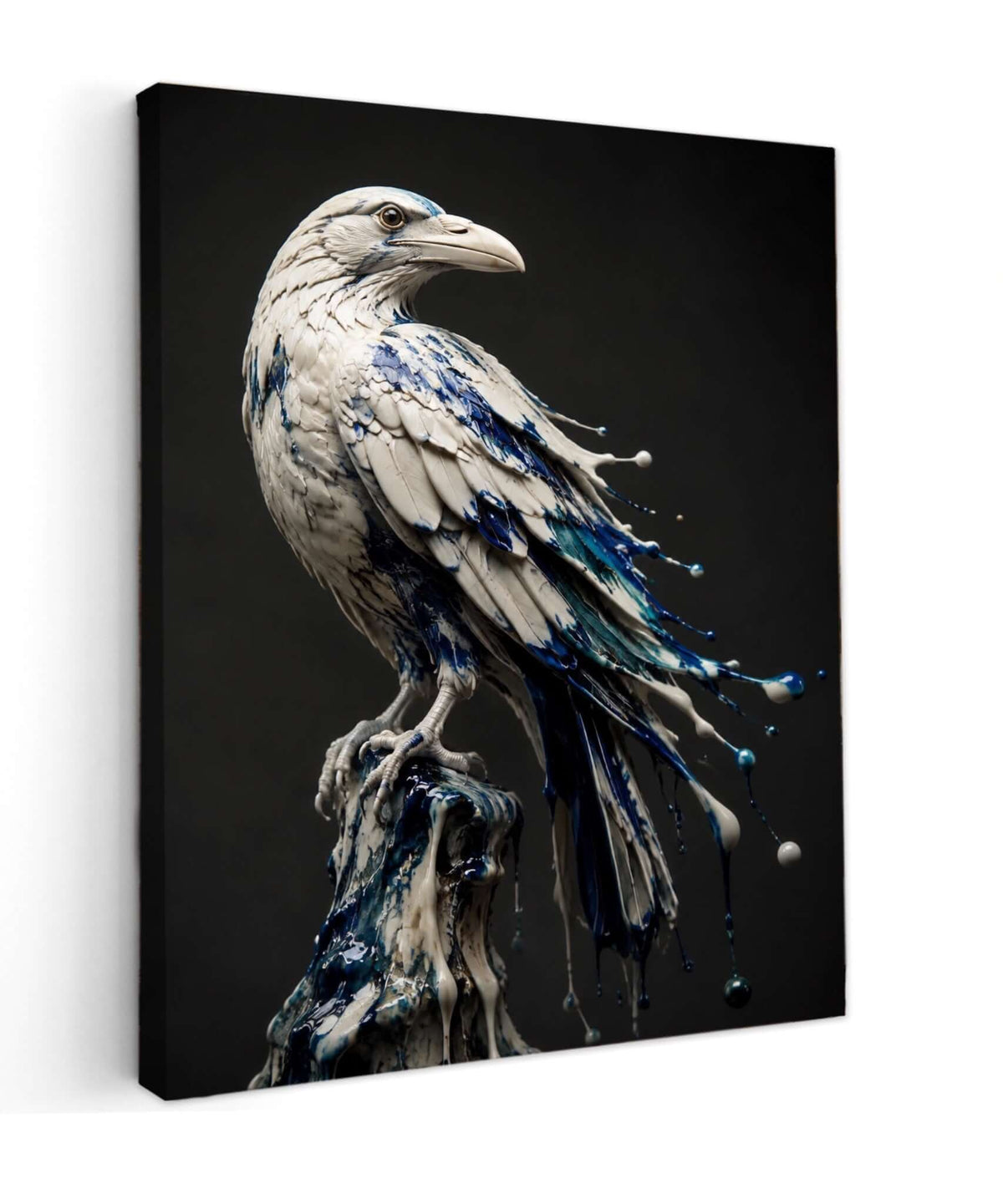 Canvas schilderij van een witte fantasievogel met blauwe porseleinachtige veren en druppelvormen op zwart