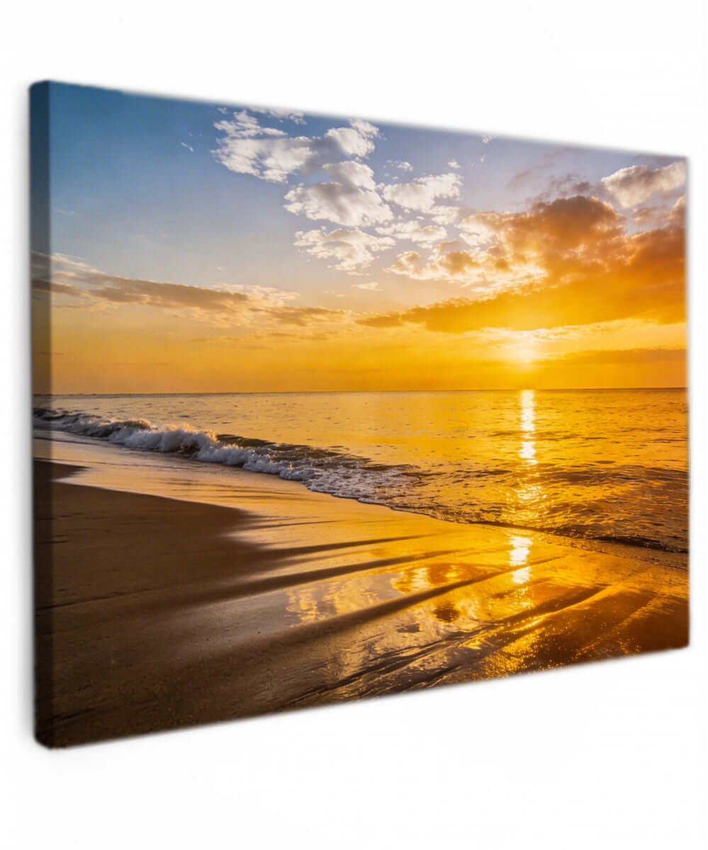 Canvas Schilderij Gouden Zon en Reflectie op Zandstrand