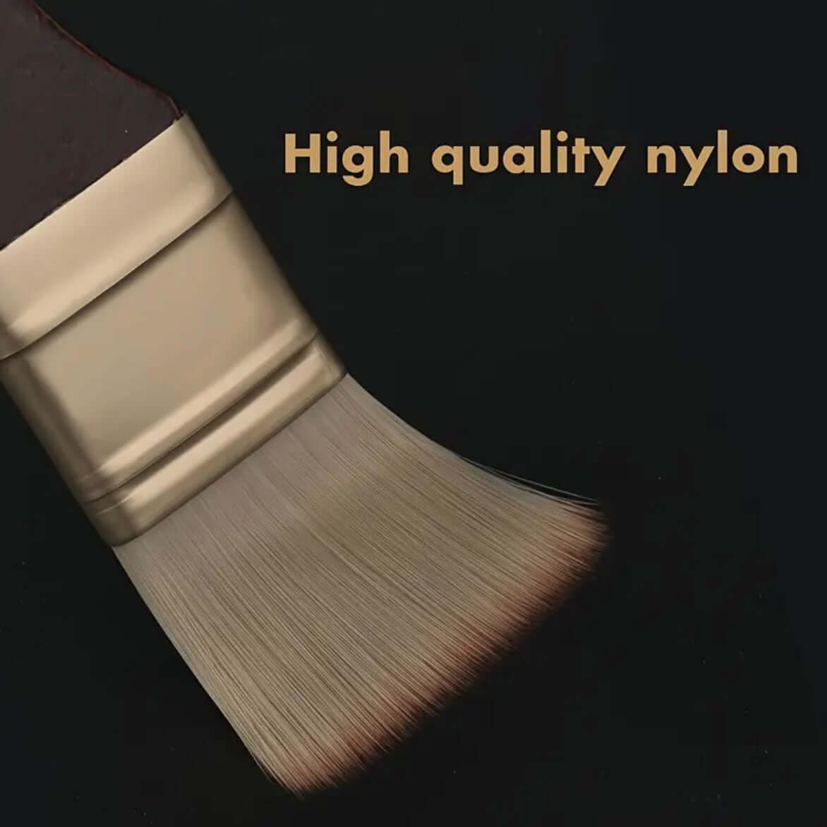 Close-up of a high-quality nylon brush from the Luxe 24-delige Penseelset for professional painting.