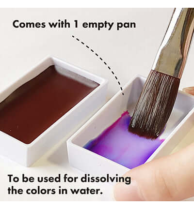 Gansai Tambi granulerende aquarelverf in een palette met een lege pan voor het oplossen van kleuren in water.